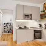 Regina24 Luxury - Elegante A Porta Venezia, 5 Min Dalla Metro Апартаменты *