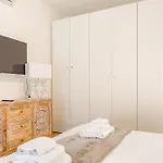 Regina24 Luxury - Elegante A Porta Venezia, 5 Min Dalla Metro Апартаменты *