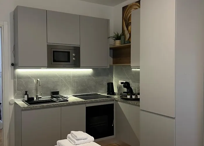 Regina24 Luxury - Elegante A Porta Venezia, 5 Min Dalla Metro شقة